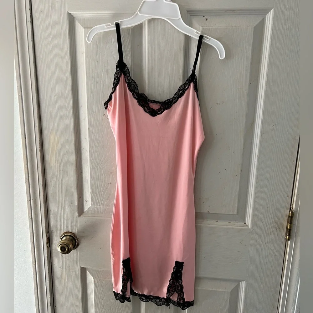 Pink and black lace bodycon y2k dress - Picture 2 of 5